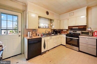 423 E Walnut St, Allentown, PA 18109 - photo 5