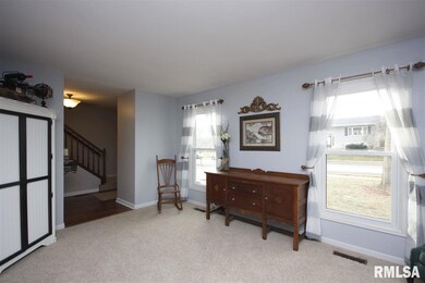 5908 W Ridgecrest Cir, Peoria, IL 61615 - photo 4