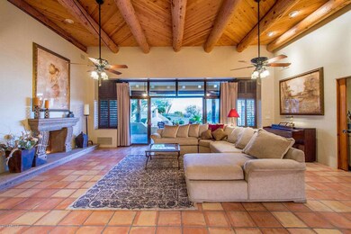 6207 E Villa Cassandra Way-large-007-24-