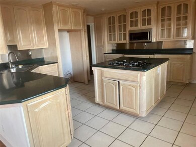 1471 Hillcrest Blvd, Gainesville, TX 76240 - photo 3