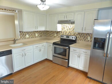 9000 Alexis Ct, Springfield, VA 22152 - photo 6