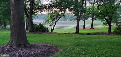 8508 Paddockview Dr, Gaithersburg, MD 20882 - photo 5