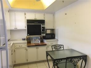 Eat-In Kitchen