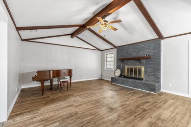 2604 Royal Ln, Granbury, TX 76049 - photo 6