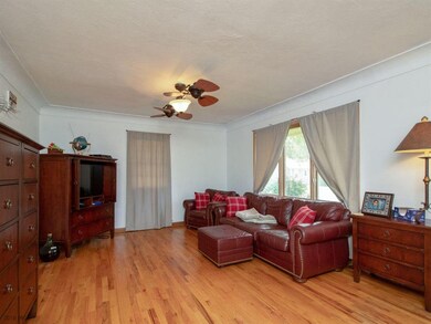 827 E 24th St, Des Moines, IA 50317 - photo 2
