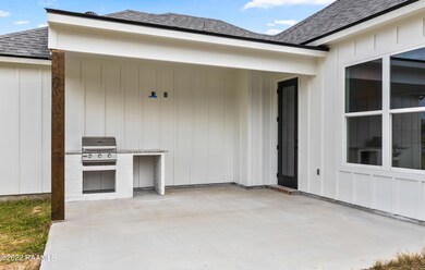 208 San Sebastian Dr, Youngsville, LA 70592 - photo 2