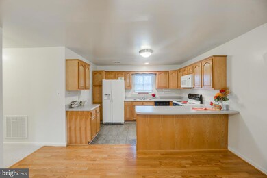 323 Burman Ln, Fredericksburg, VA 22407 - photo 7