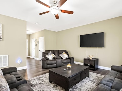 007-1280x960-living-room