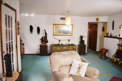 LIVING/FAMILY ROOM