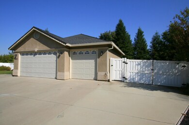 3421 Laramie St, Redding, CA 96002 - photo 2