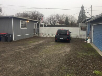 811 Lawnsdale Rd, Medford, OR 97504 - photo 7