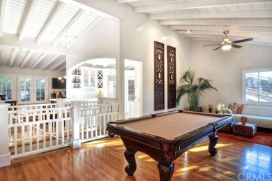 Stunning original oak hardwood floors throughout w