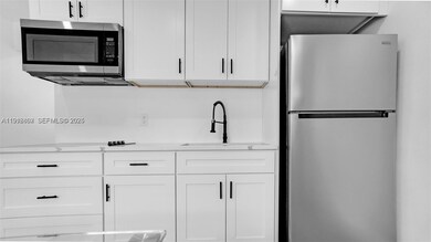 32 SW 9th St unit 3, Hallandale Beach, FL 33009 - photo 3