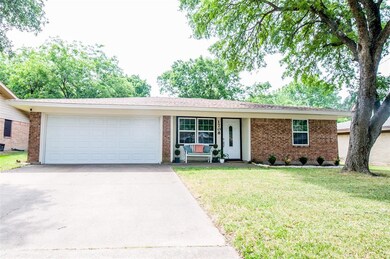 1708 Lyndale Dr, Ennis, TX 75119 - photo 3