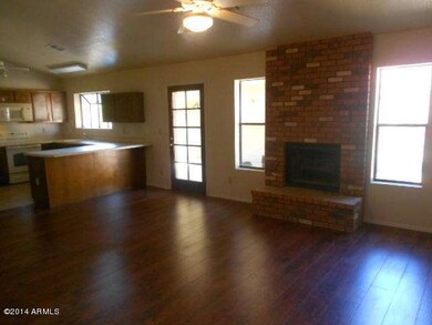 Large family room w. fireplace