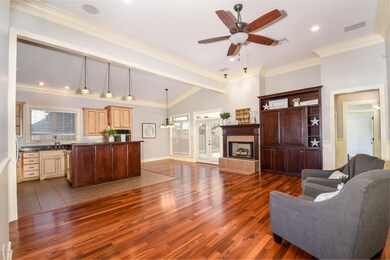 7_Living Room