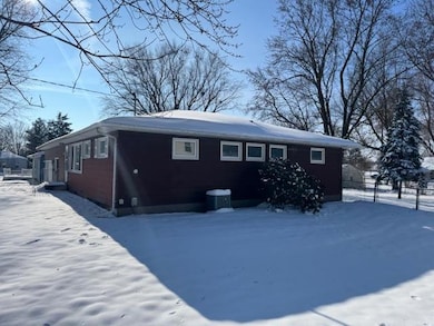 5462 Tucson Dr, Waterloo, IA 50702 - photo 2