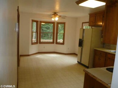 Kitchen - Large Eat-In Kitchen with Walk Out Bay A
