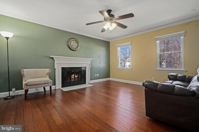 10121 Schoolhouse Woods Ct, Burke, VA 22015 - photo 6