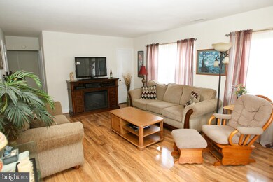 1607 W Willow Run Dr, Wilmington, DE 19805 - photo 3