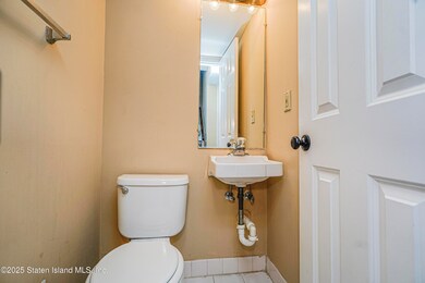 83 Ilyssa Way unit 546, Staten Island, NY 10312 - photo 5