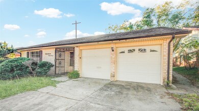 13034 White Heather Dr, Houston, TX 77045 - photo 4