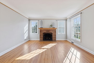 3742 Hubbard Ave N, Robbinsdale, MN 55422 - photo 2