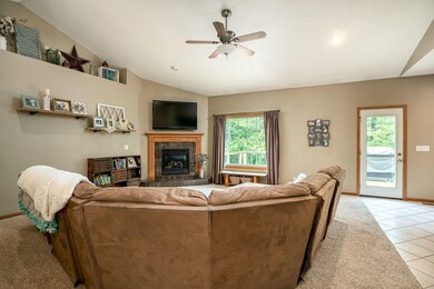 1715 University Dr, Muscatine, IA 52761 - photo 4