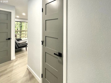 344 Cervantes Cir unit 2B, Lake Oswego, OR 97035 - photo 3