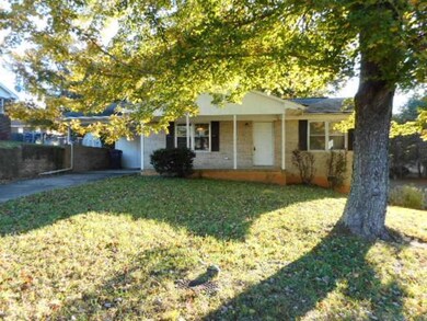 521 Staples St, Reidsville, NC 27320 - photo 7