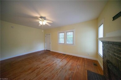 428 S Tradd St, Statesville, NC 28677 - photo 3