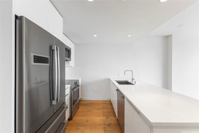 Stainless steel Bosch appliances, Grohe fixtures,