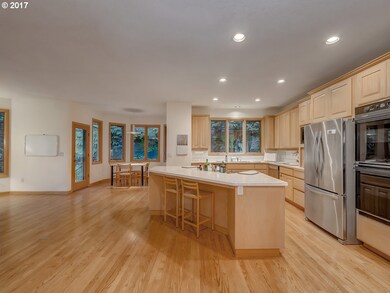 Kitchen-Breakfast Bar