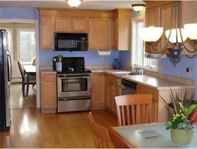 2 Wampanoag Dr, Franklin, MA 02038 - photo 2