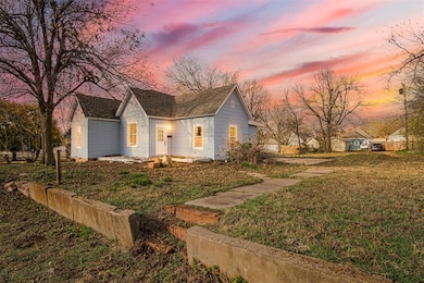 708 E Vilas Ave, Guthrie, OK 73044 - photo 3