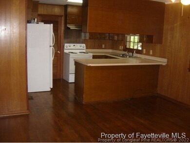 555 Lennox Dr, Fayetteville, NC 28303 - photo 4