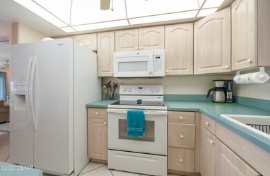 MORE KITCHEN