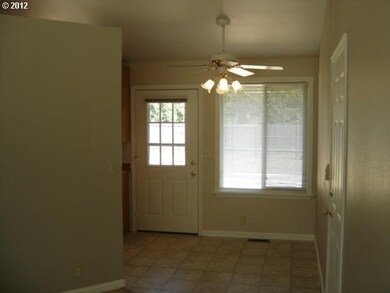 3707 Plumtree Dr, Eugene, OR 97402 - photo 4