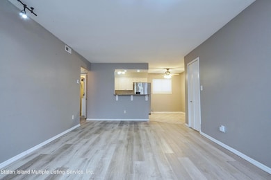 4219 Amboy Rd unit 4A, Staten Island, NY 10308 - photo 5