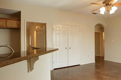 141 Lindas Creek Ln unit 141-147, Weatherford, TX 76088 - photo 4