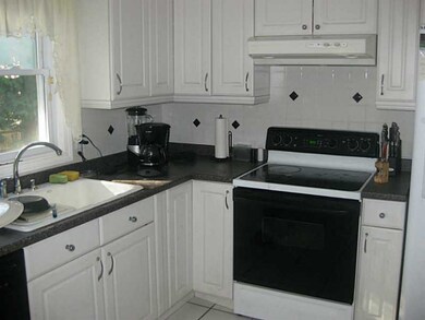 39 Robin Ln, West Warwick, RI 02893 - photo 5