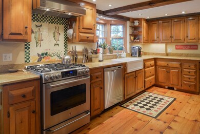 7 Nicholson St, Marblehead, MA 01945 - photo 2