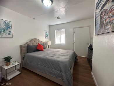 2125 Elm Ave unit 2, Las Vegas, NV 89101 - photo 3