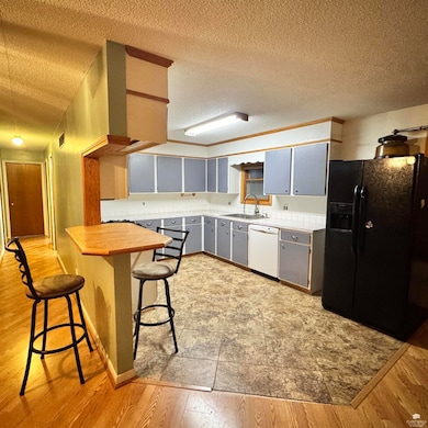 218 W 2nd St, Enterprise, KS 67441 - photo 4