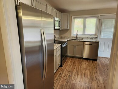 1302 Glenmont Rd, Baltimore, MD 21239 - photo 6