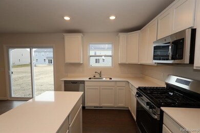 54823 Heron Cir, Chesterfield, MI 48047 - photo 4