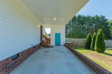 3908 Landover Dr, High Point, NC 27265 - photo 3
