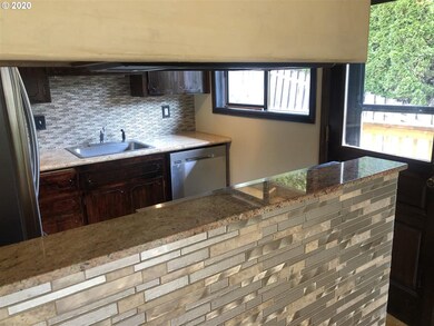 1020 Snidow Dr, West Linn, OR 97068 - photo 5