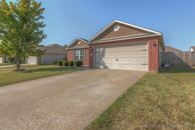 7312 S Gardenia Ave, Broken Arrow, OK 74011 - photo 2