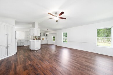 2734 County Road 179, Alvin, TX 77511 - photo 7